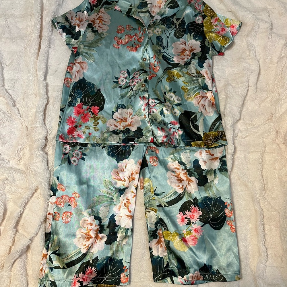 Lilac & London Green Floral Satin Short Sleeve Collared Button Pajama Set Size S